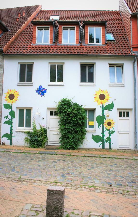 Zentrale Ferienwohnung Anker Im Sonnenblumenhaus Flensburg Exterior foto